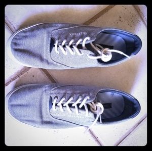 Tommy Hilfiger men's size 10 canvas boat shoes